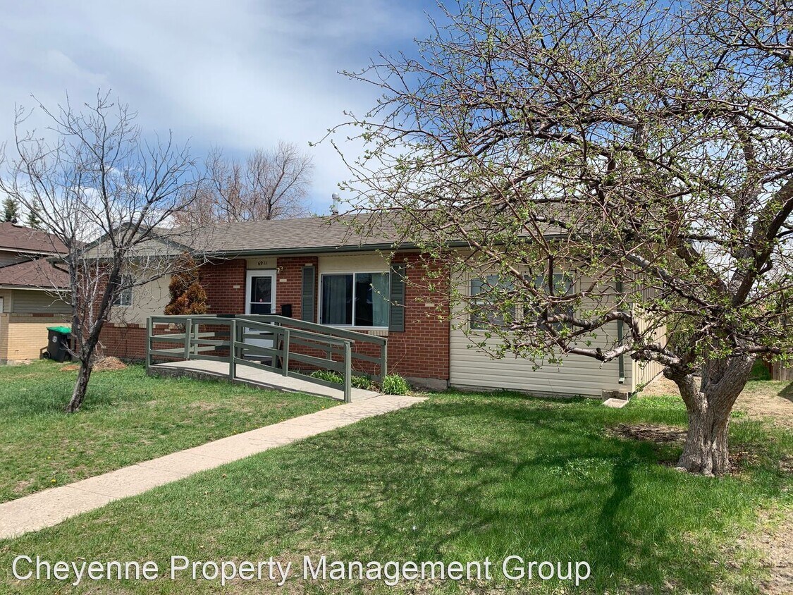 Primary Photo - 5 br, 3 bath House - 6911 Manhattan Lane