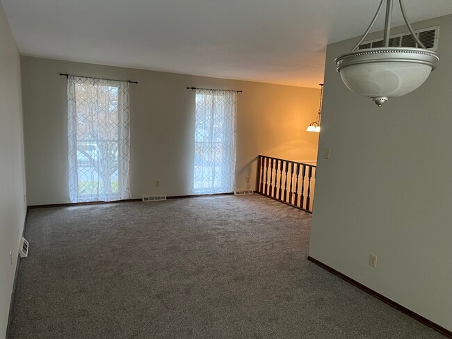 Building Photo - 30 Old Orchard Ln