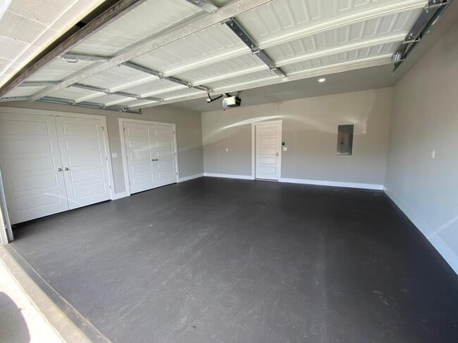 Building Photo - 2594 N Ward Dr