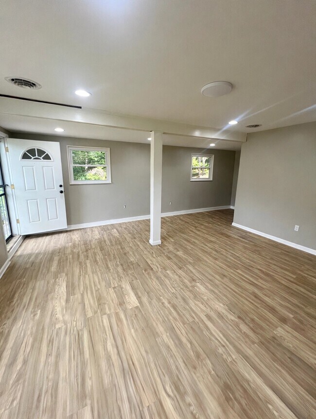 Foto del edificio - 6 Longview Dr