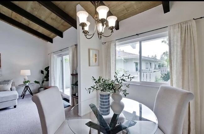 Building Photo - Welcome to this beautiful upstairs condo n...