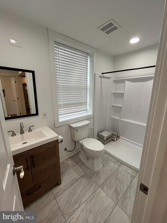 Building Photo - 557 Durham Rd