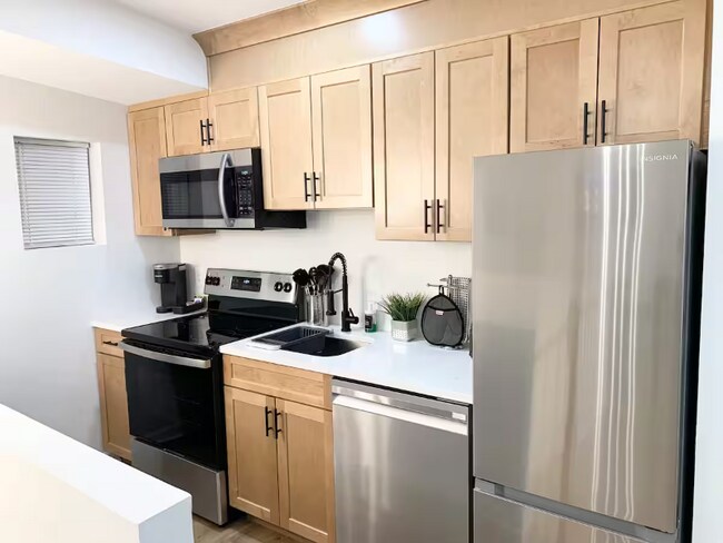 Foto del edificio - 1600 S Charles St