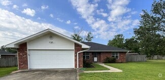 Building Photo - 2123 Hickory Dr