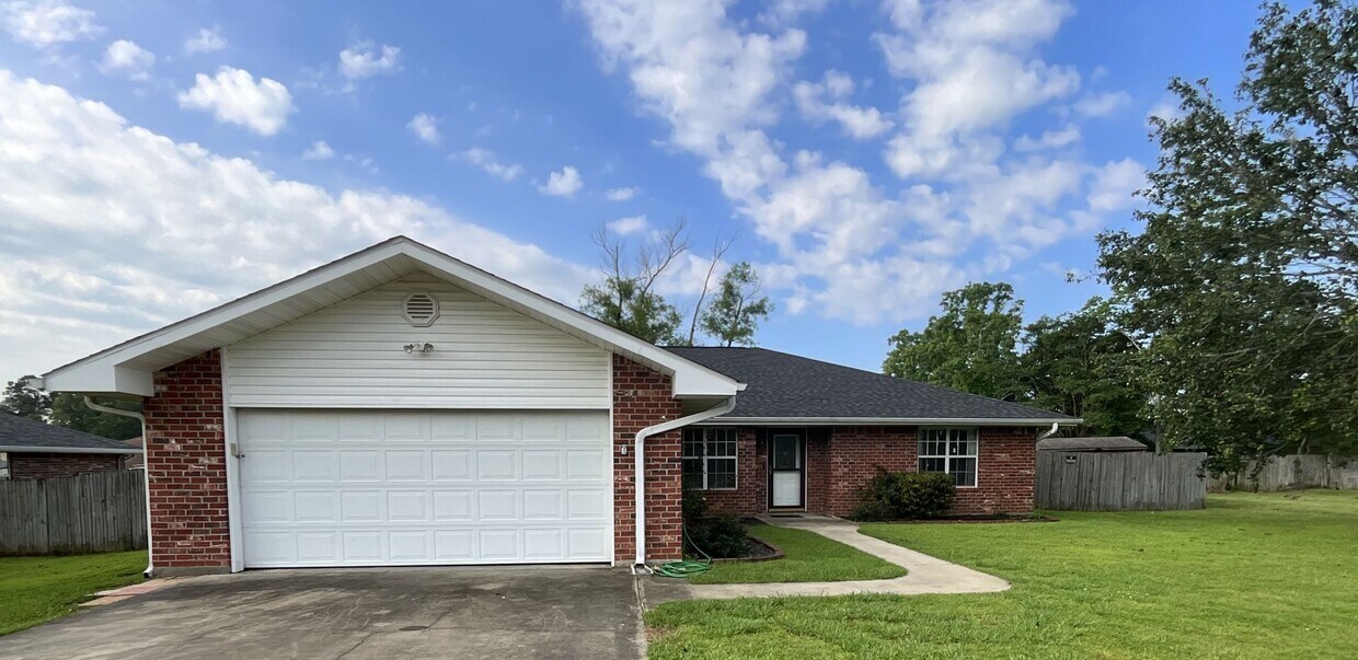 Primary Photo - 2123 Hickory Drive