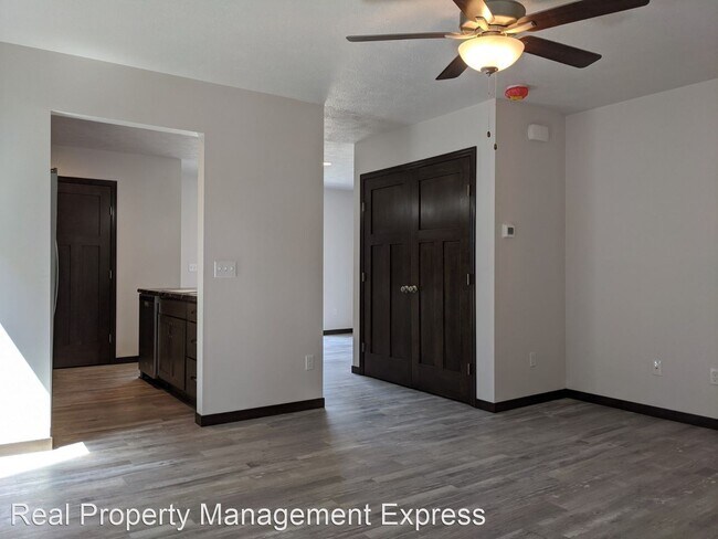 Foto del edificio - 3 br, 1.5 bath House - 2208 S Ronsiek Ave