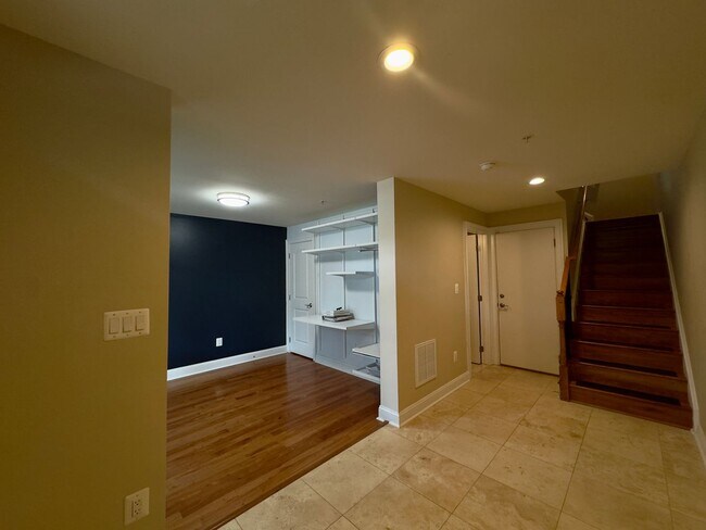 Building Photo - Elegant 3Bed/3.5Bath Townhome with Attache...