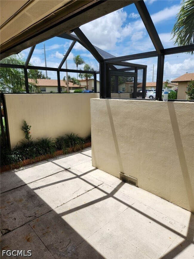 Foto del edificio - 6160 Principia Dr