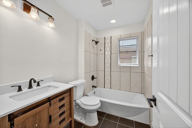 Building Photo - 108 Dupont Cir