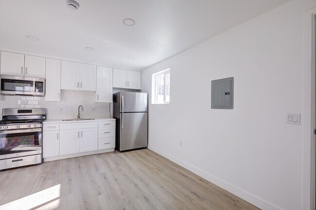 Building Photo - Berendo Street Apartments