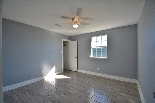 Foto del edificio - 3335 Lafferty Rd