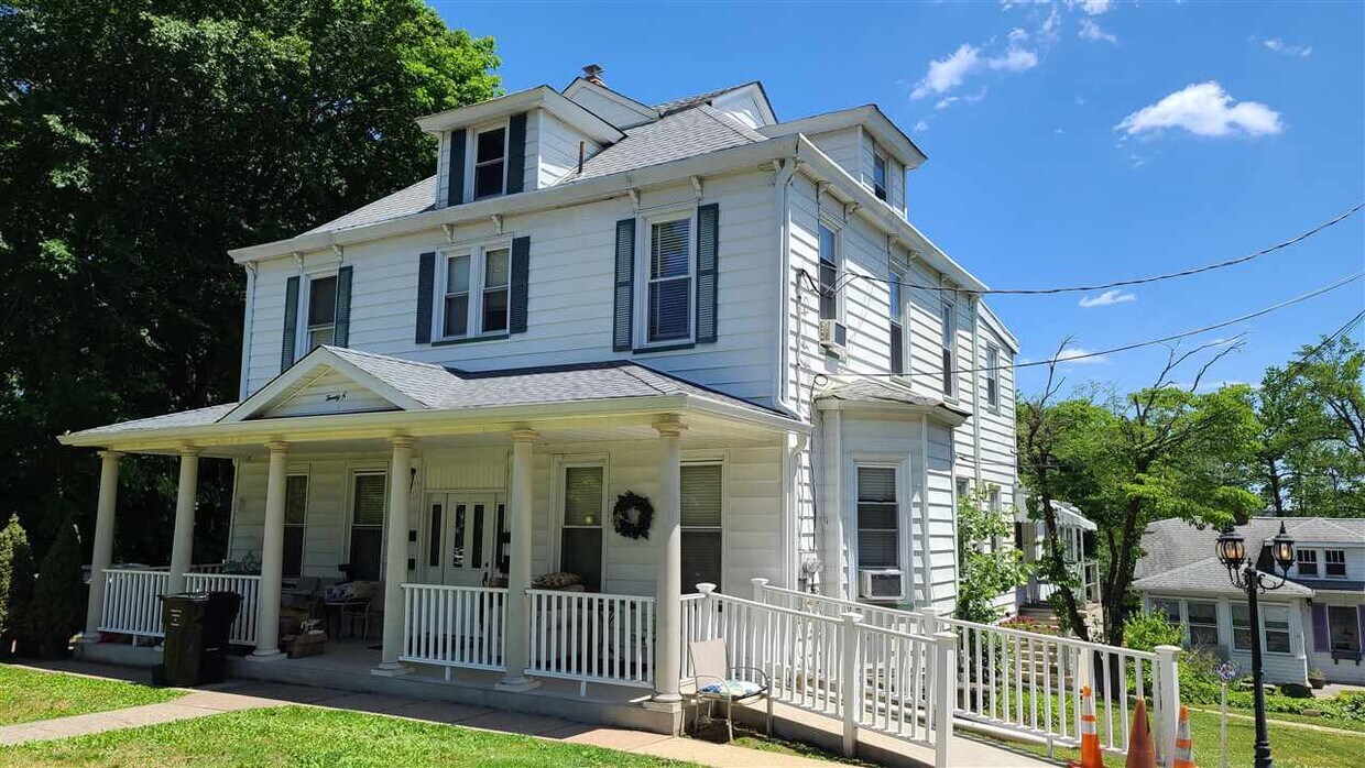 20 N Farview Ave Unit 2, Paramus, NJ 07652 Room for Rent in Paramus