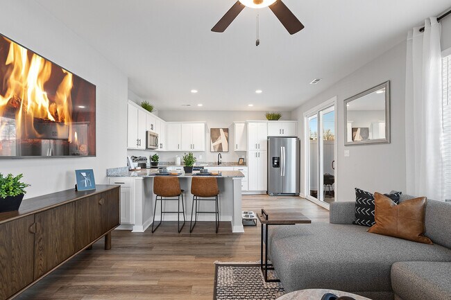Cocina y sala de estar abiertas - Sanctuary at Indian Creek | Homes for Rent