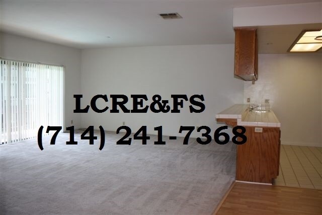 Building Photo - Los Caballeros #235