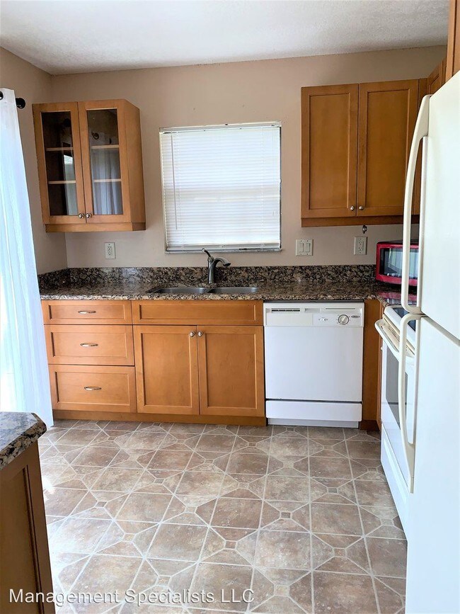 Building Photo - 2241 SE Breckenridge Cir