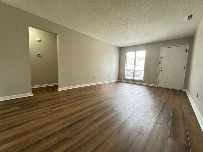 Foto del edificio - Condo for rent in Grayson Valley