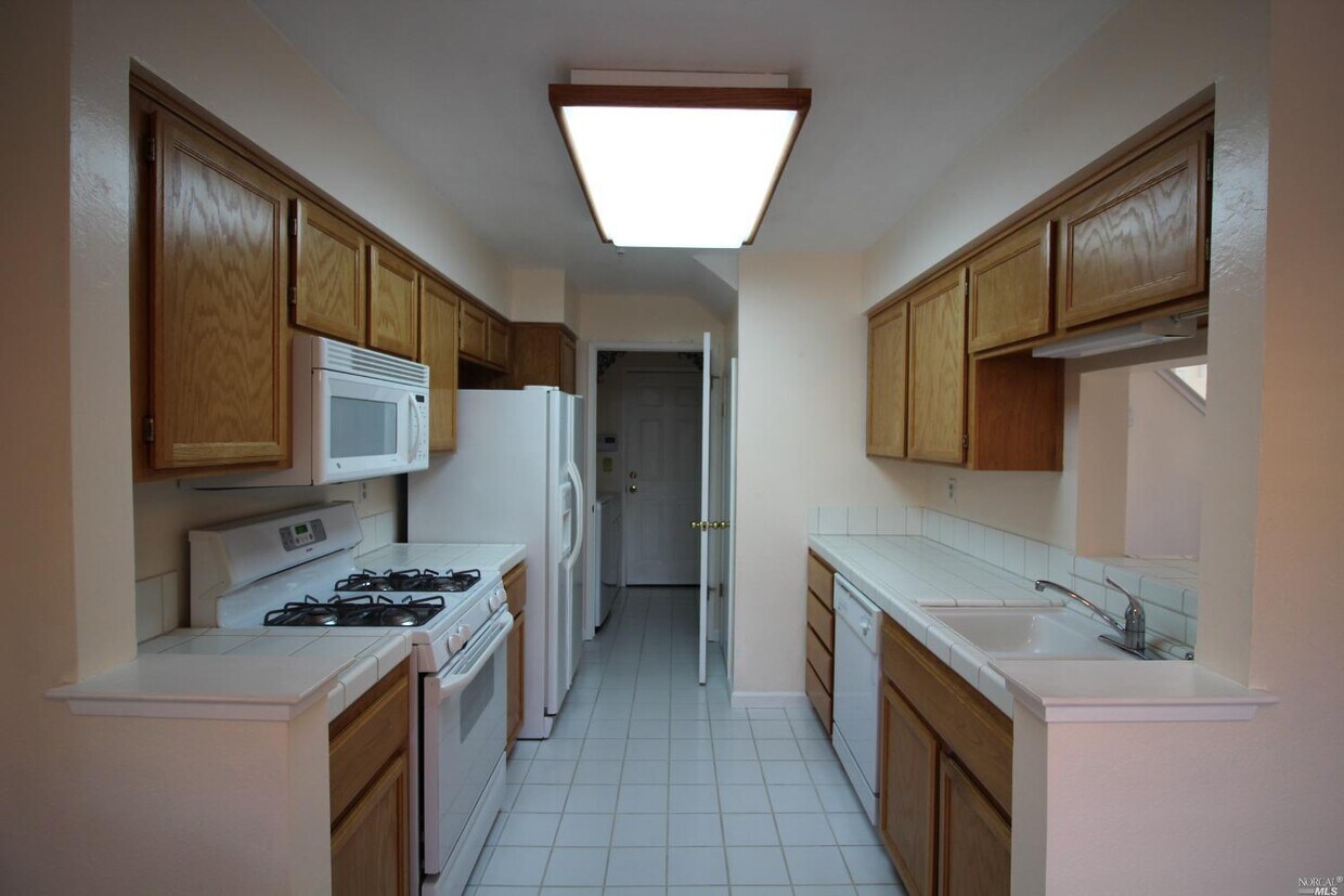 Primary Photo - 124 Southbridge Ln