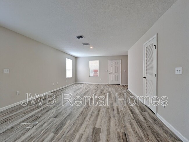 Building Photo - 835 Oakley St