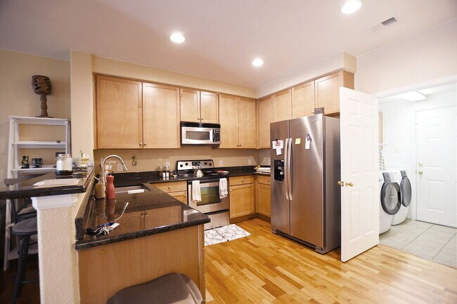 Foto del edificio - 8803 E 24th Pl