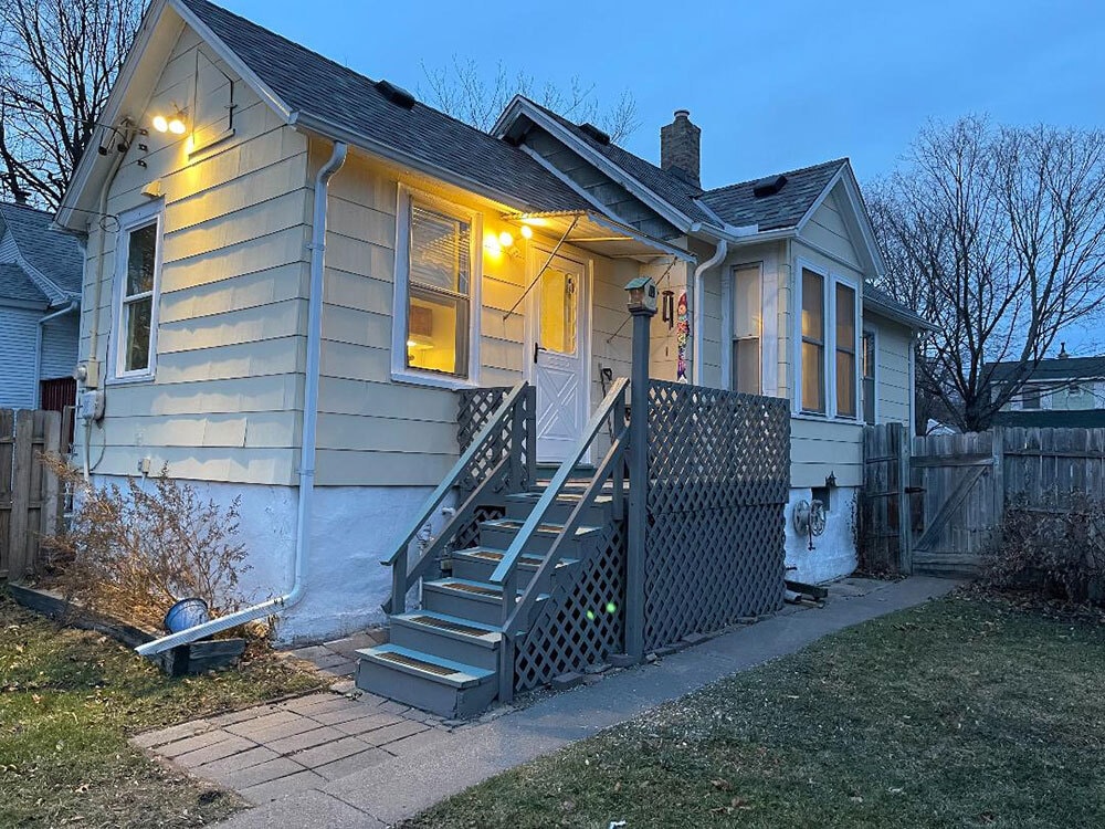 Primary Photo - 910 Palace Ave