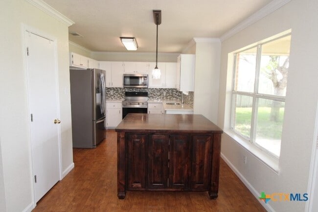 Building Photo - 3303 Solomon Dr