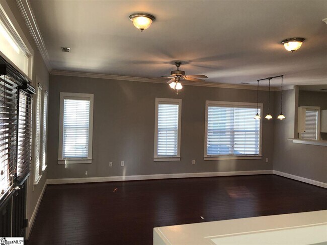 Building Photo - 15 Oakhurst Ave