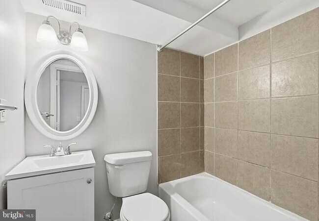 Foto del edificio - 2429 Barclay St