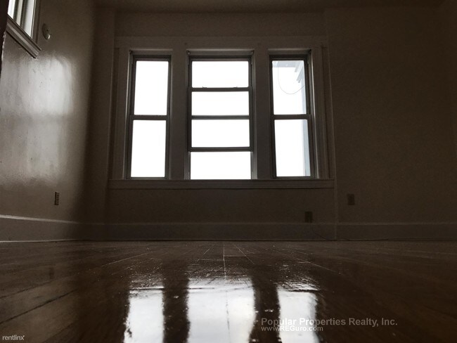 Building Photo - 15 Roxton St