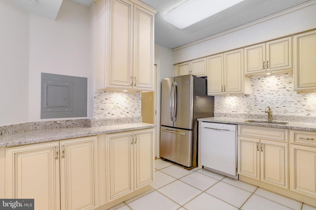 Primary Photo - 3800 Fairfax Dr