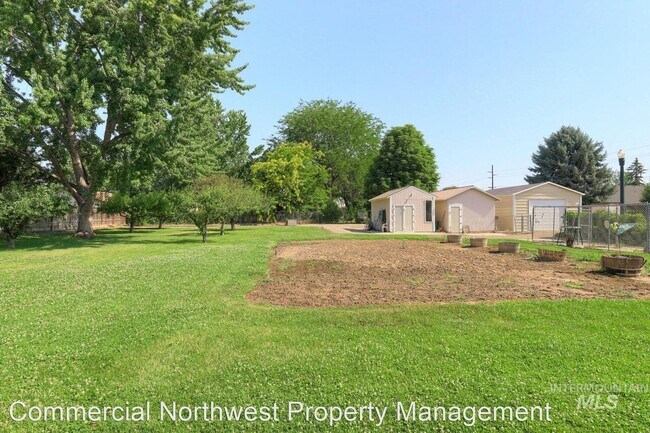 Building Photo - 4 br, 3 bath House - 4403 N Maple Grove
