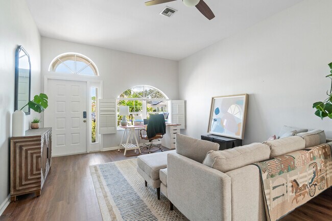 Foto del edificio - 2602 Country Golf Dr