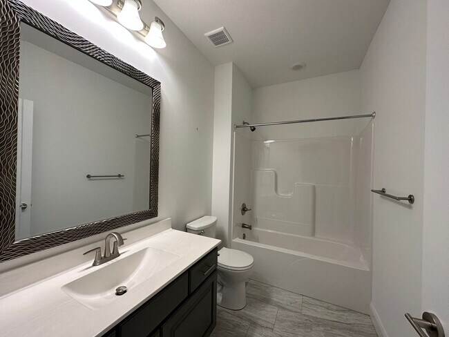 Foto del edificio - Beautiful newer 3 bedroom 2 bath home in S...