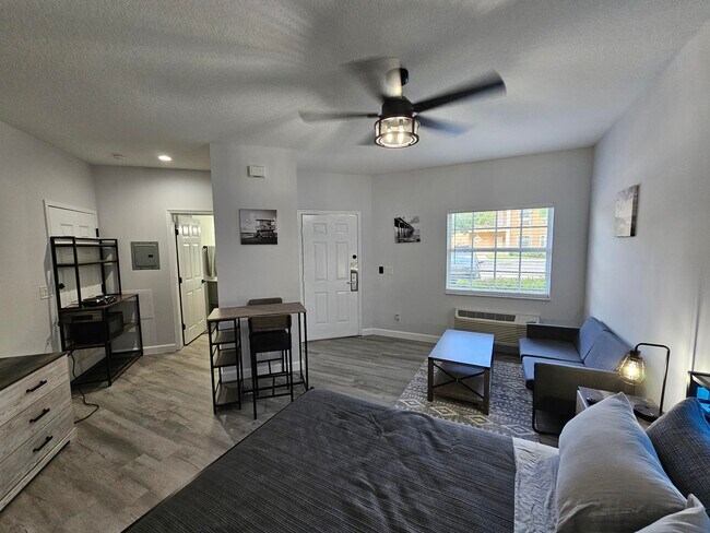 Foto del edificio - 8366 Mulligan Cir