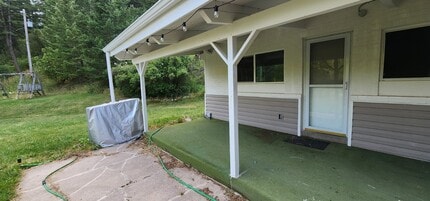 Building Photo - 7201 N Beehive Rd