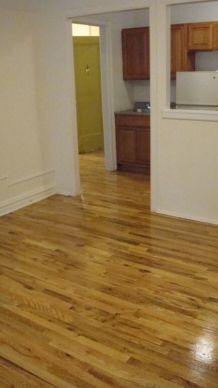 Foto principal - 28 Bedford Park Blvd