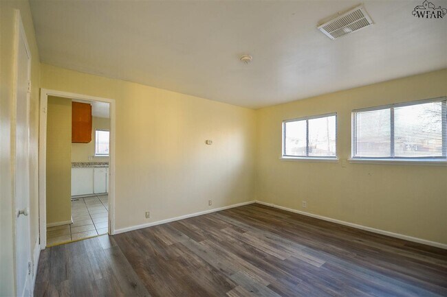 Building Photo - 1604 Red Fox Rd