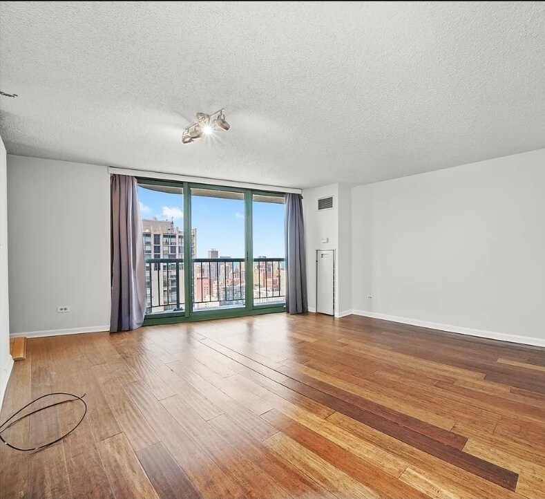 Foto principal - 111 W Maple St