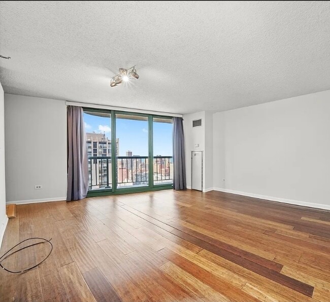 Building Photo - 111 W Maple St