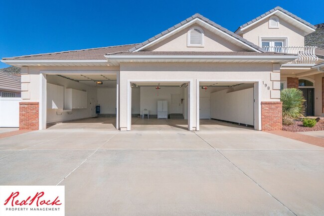 Building Photo - Spacious 4 Bedroom Haven. Your Ideal Home ...