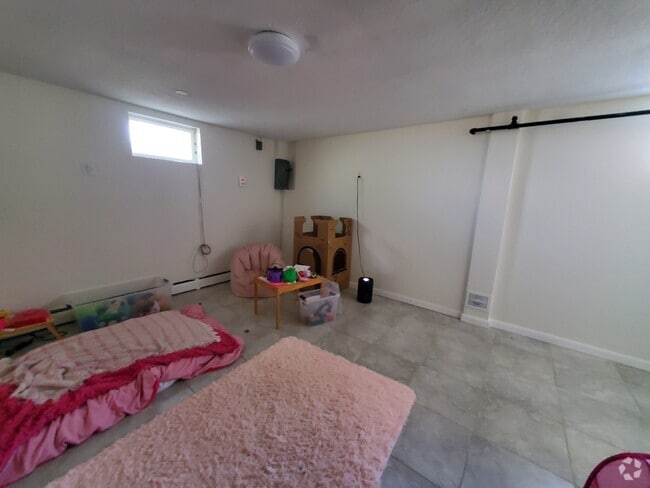 Building Photo - 20 Mossdale Rd