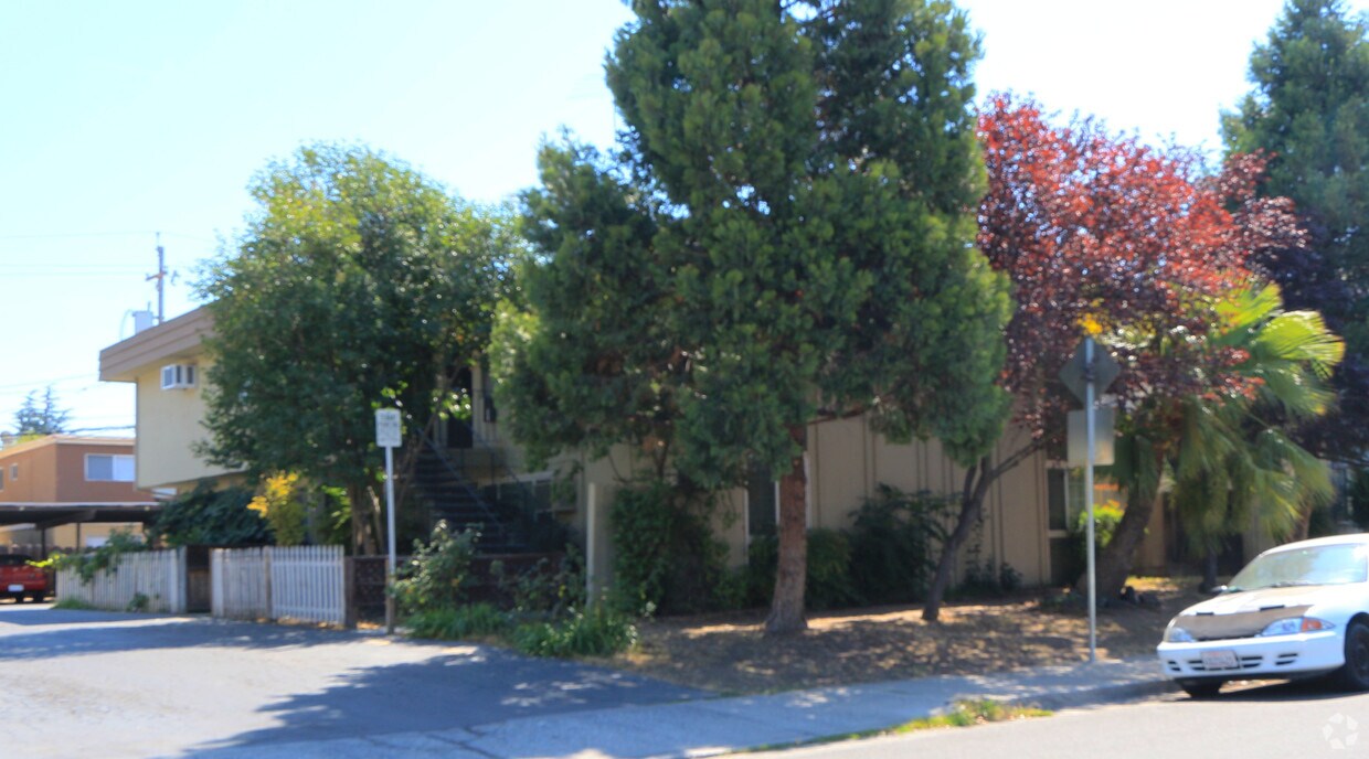 Primary Photo - 6512 Gunton Way