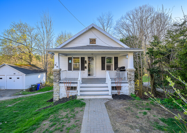 Building Photo - 83 Litchfield St