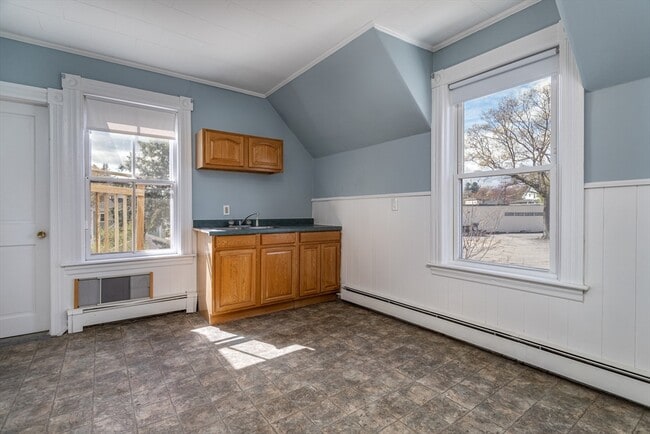 Building Photo - 84 Jean St