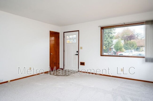 Building Photo - 8307 N Fowler Ave