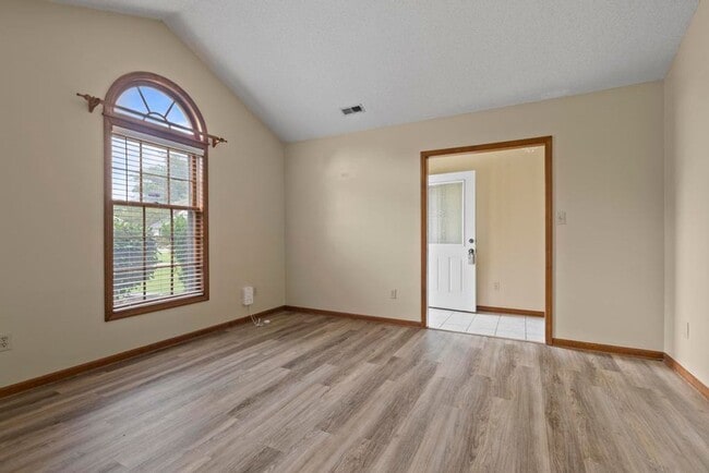 Building Photo - Cul-de-Sac Homesite! Tons of Room!