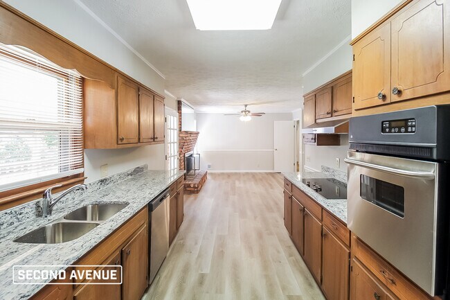Building Photo - 721 Bluebird SE DR