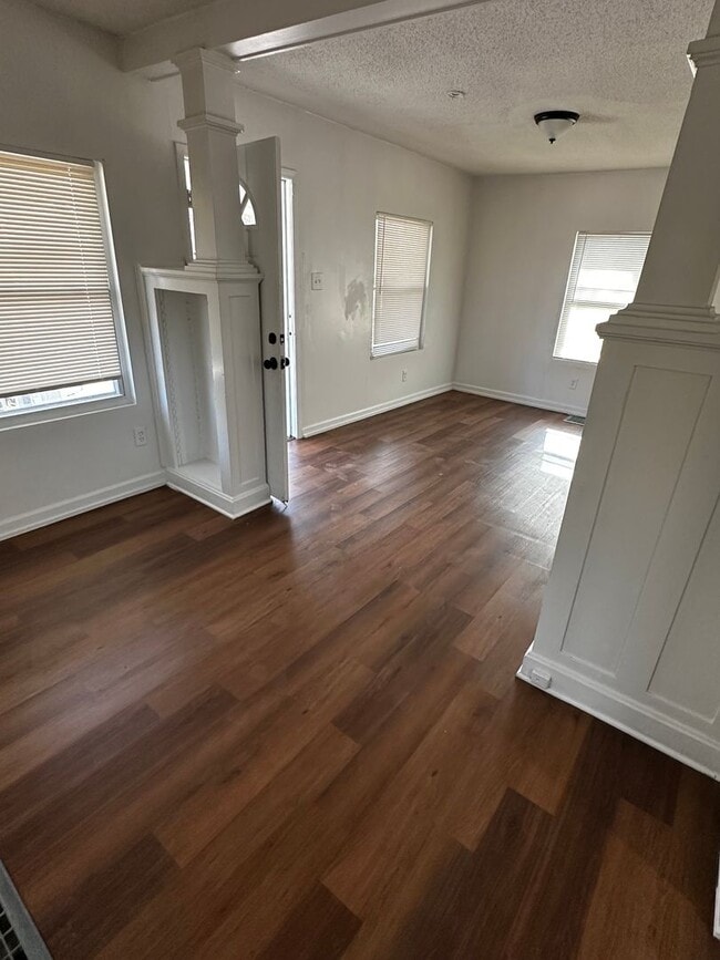 Building Photo - 3 bedroom 1 bath