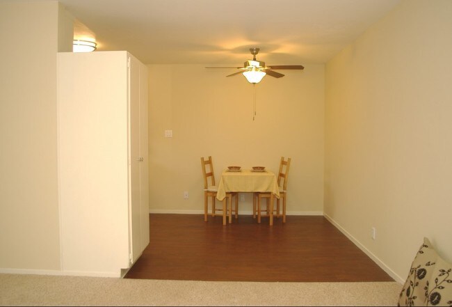 Foto del edificio - 1715 Central Apartments