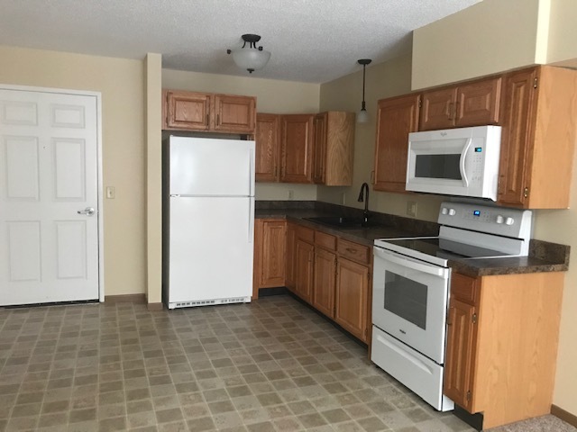 Kitchen - 408 Tower Rd