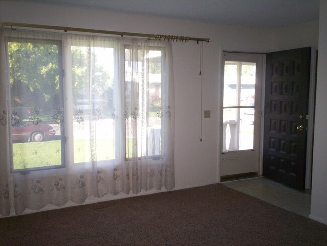Building Photo - 2914 Vermillion Dr